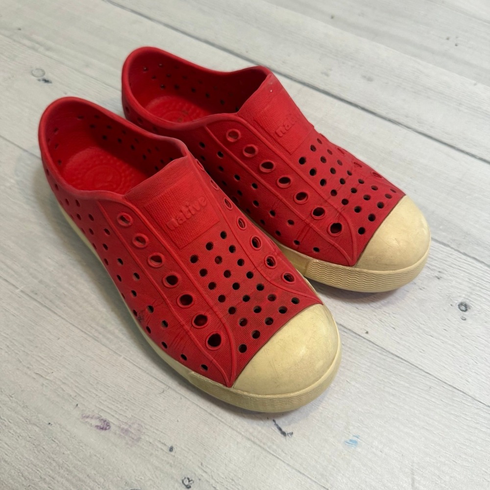 Native Jefferson red slip on shoes kids size 13